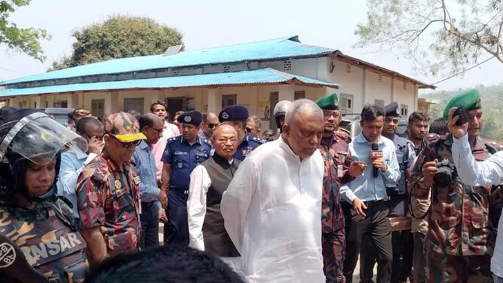 বান্দরবানে স্বরাষ্ট্রমন্ত্রী: সন্ত্রাসীদের বিরুদ্ধে যৌথবাহিনীর সাঁড়াশি অভিযান চলবে