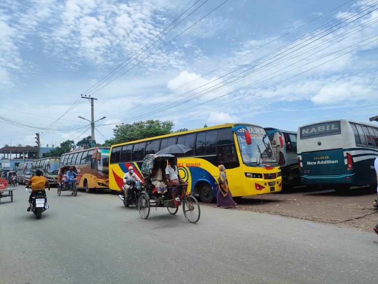 রংপুরে দূরপাল্লার বাস চলাচল বন্ধ 